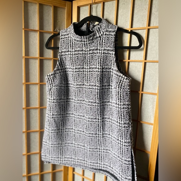 Michael Kors High Mock Neck Sleeveless Top Textured BLACK WHITE - Picture 2 of 5